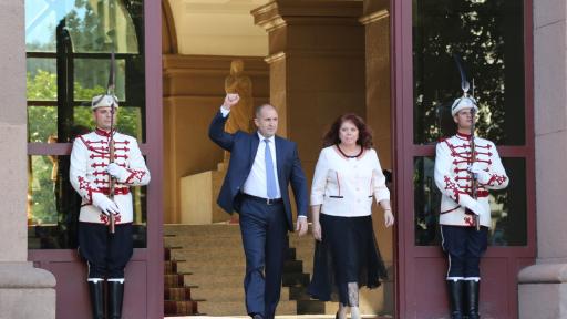  Радев измежду протестиращите: Мутри – вън 