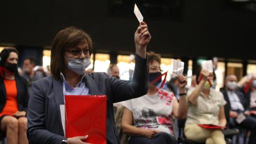  Нинова: Това, което става на открито, е избор на съмнение на хората 