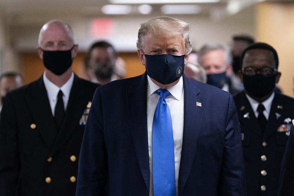 Доналд Тръмп маска