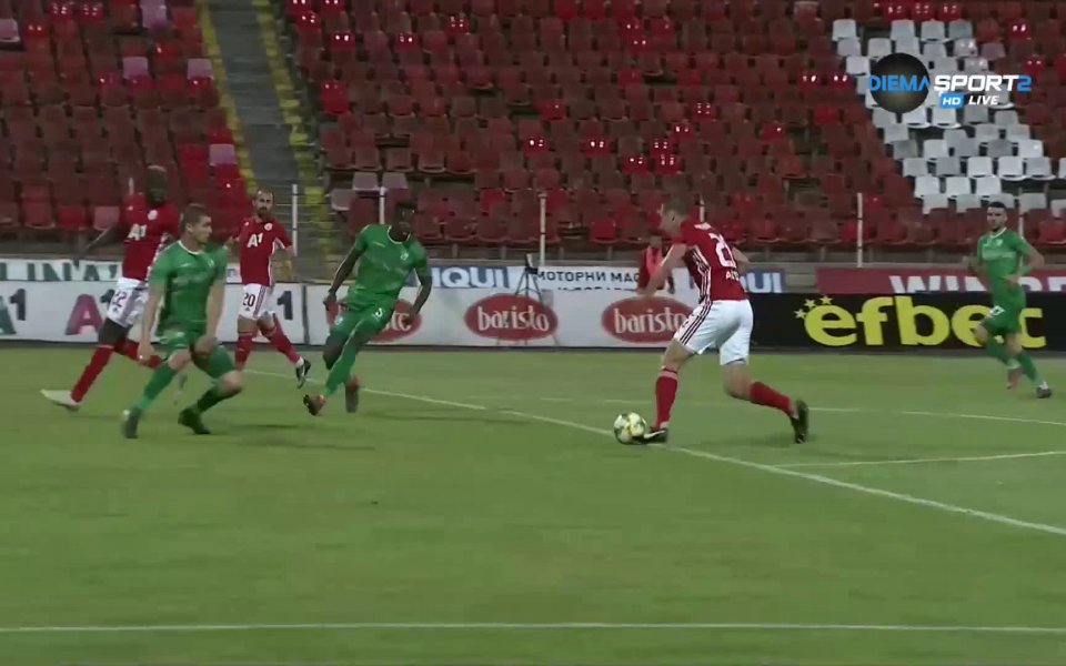Валентин Антов удвои актива за домакините в 24-ата минута.. Младокът