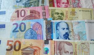 Две валути и затворени банки: Как да плащаме по празниците