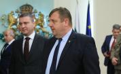  Каракачанов и Горанов: Правителството няма желание да подава оставка 