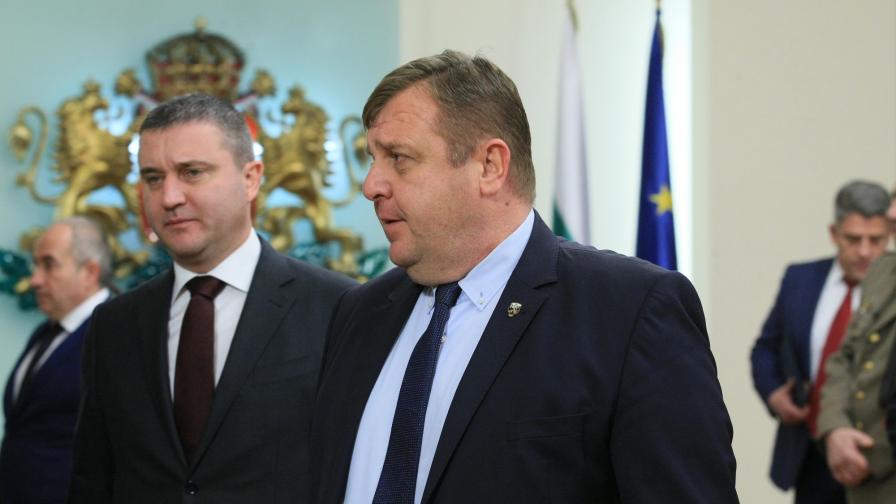 Каракачанов и Горанов: Правителството няма намерение да подава оставка
