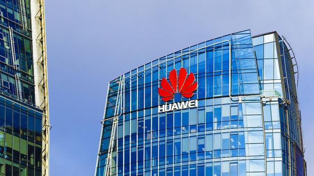 „Huawei“ заведе ново дело срещу американската Федерална комисия по комуникации