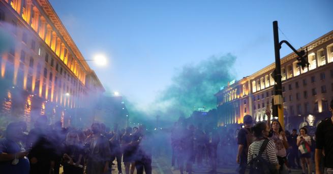 Осем лица са задържани преди и след протеста в София