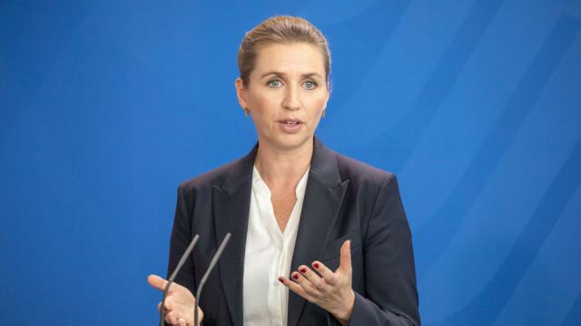 Датската премиерка успя да се омъжи от третия опит