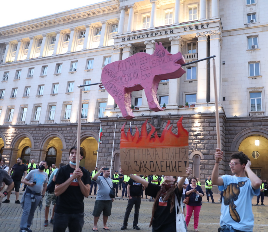 <p>Седма вечер антиправителствени протести в София</p>