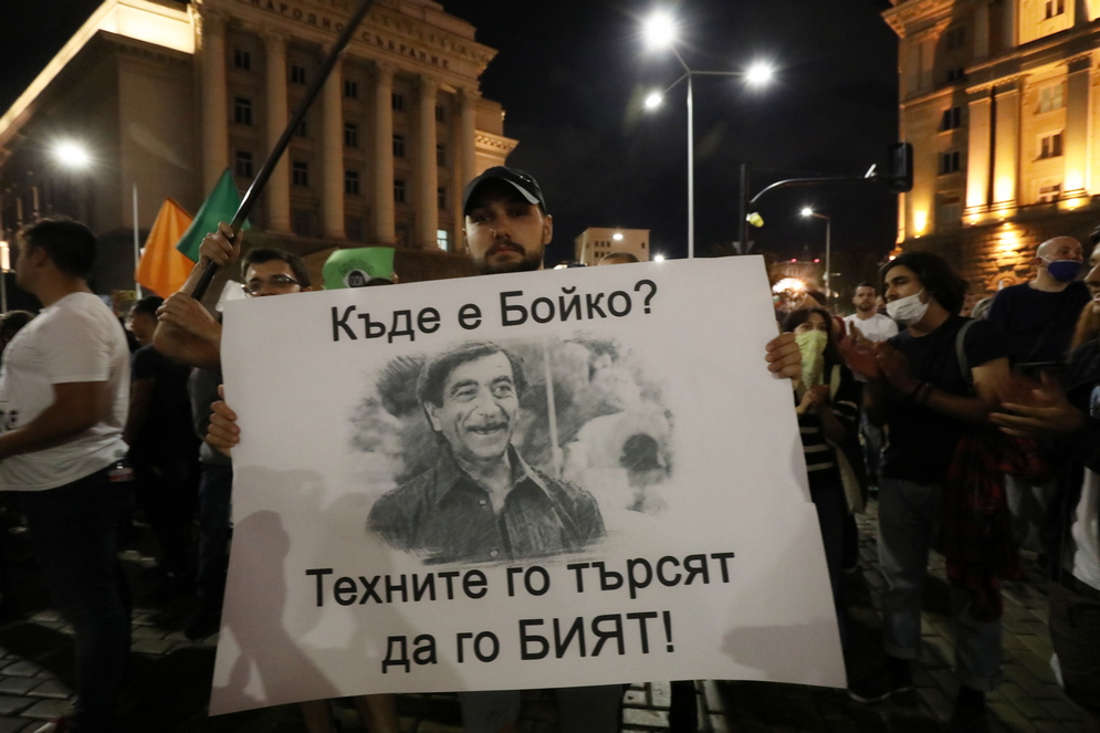 <p>Осма вечер на антиправителствени протести в София</p>