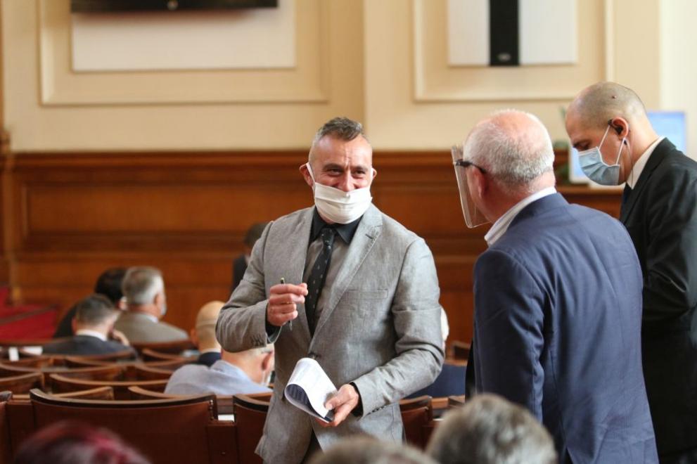  парламент депутати 