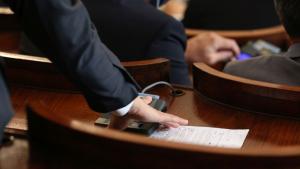 парламент депутати