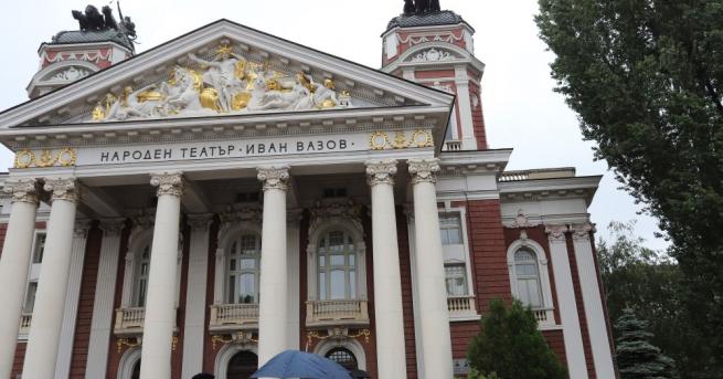 Близки колеги и приятели си взеха последно сбогом с актьора