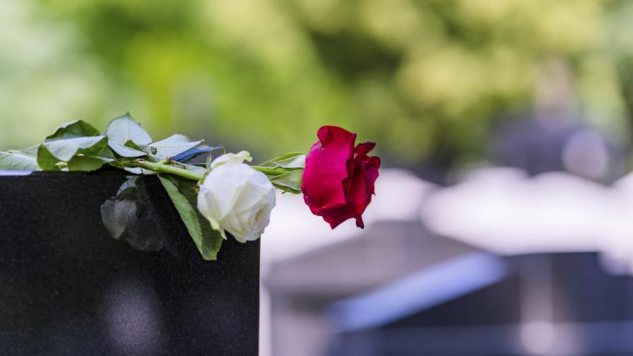  Мъж се появи жив четири месеца след погребението си 