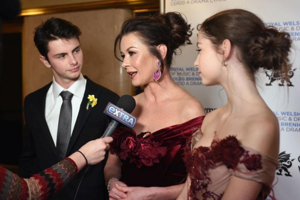  Катрин -Зита, Карис, Дилън 