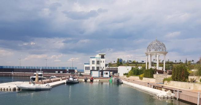 България Пристанището и двуетажна постройка в парк Росенец са незаконни