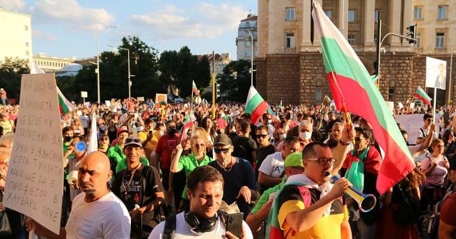 Протестиращи излязоха в центъра на София за 14 ти пореден път