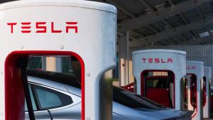 Акциите на Tesla Inc се повишиха с близо 19 в