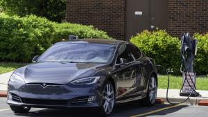 Американският производител на електромобили Тесла Tesla изтегля близо 1 1 милиона