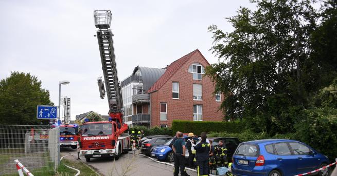 Свят Малък самолет се вряза в жилищна сграда в Германия