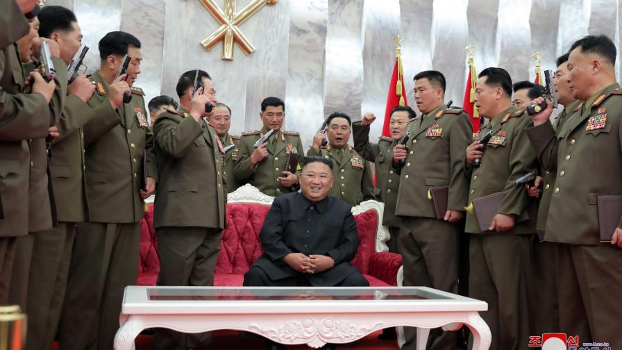 Ким Чен-ун: Благодарение на ядрените оръжия няма да има война