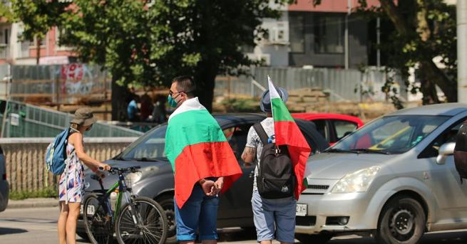 Няколко протестиращи блокираха кръстовището на бул България и бул И Е