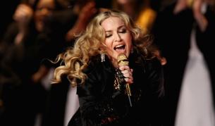 <p>Мадона обиколи пет държави в разгара на пандемията</p>