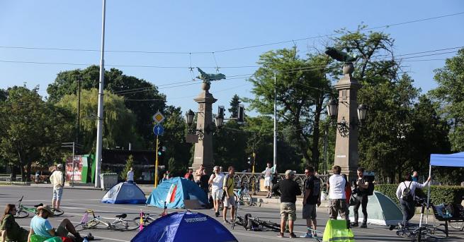 Протестът в София продължи цяла нощ В четвъртък сутрин Орлов