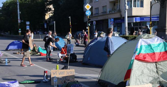 Продължават блокадите на столични кръстовища на София Служители на общината