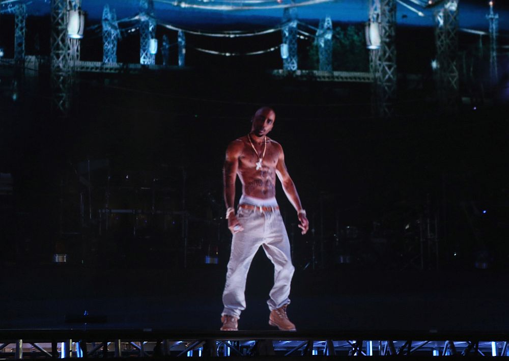Концерт с холограмата на 2PAC