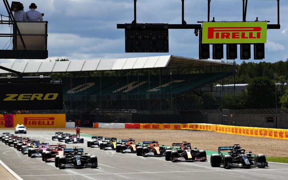 Английската полиция е арестувала четирима души, след като протестиращите са