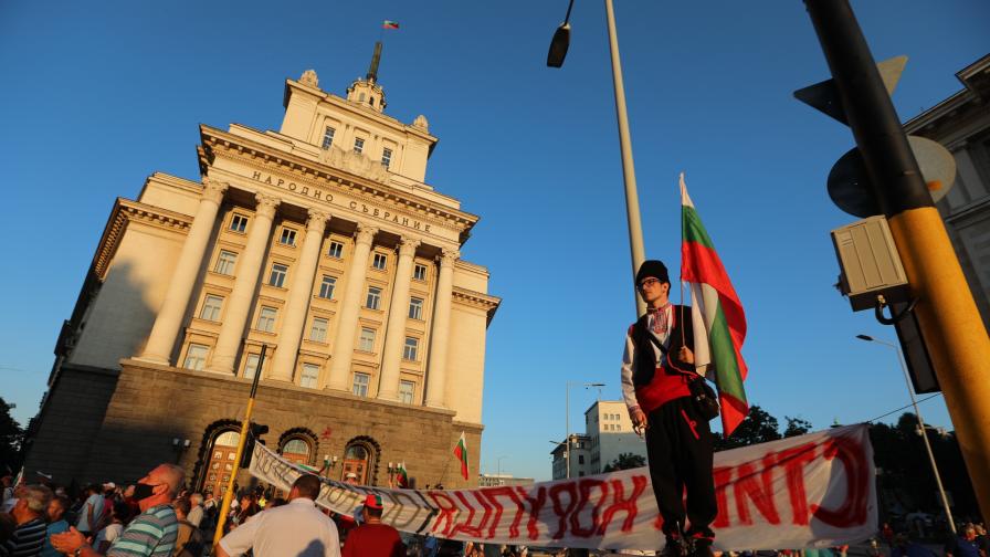 <p>25-ти ден протести: три кръстовища са блокирани в София</p>