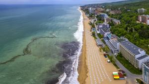 Притесненията от евентуално замърсяване на морската вода по българското Черноморие изправя туристическия