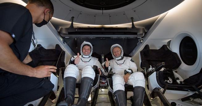 Астронавтите от първия екипаж на Спейс Екс в космоса споделиха