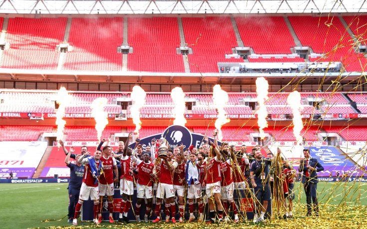 Арсенал жертва почти дузина играчи, за да събере бюджет