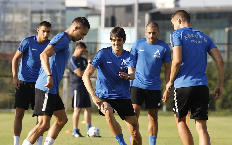 Вчера бившият нападател на Левски Атанас Курдов се появи на