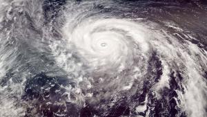 Тропическата буря Бони беше повишена до първа категория когато се