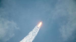 Нов американско-руски екипаж излетя към МКС