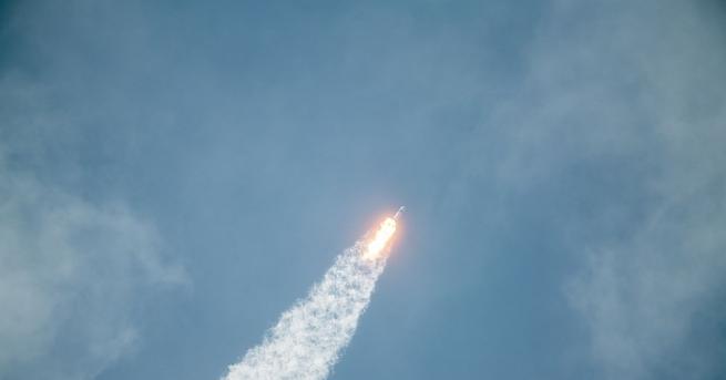 Ракета носител Фалкон 9 на частната американска компания Спейс Екс бе