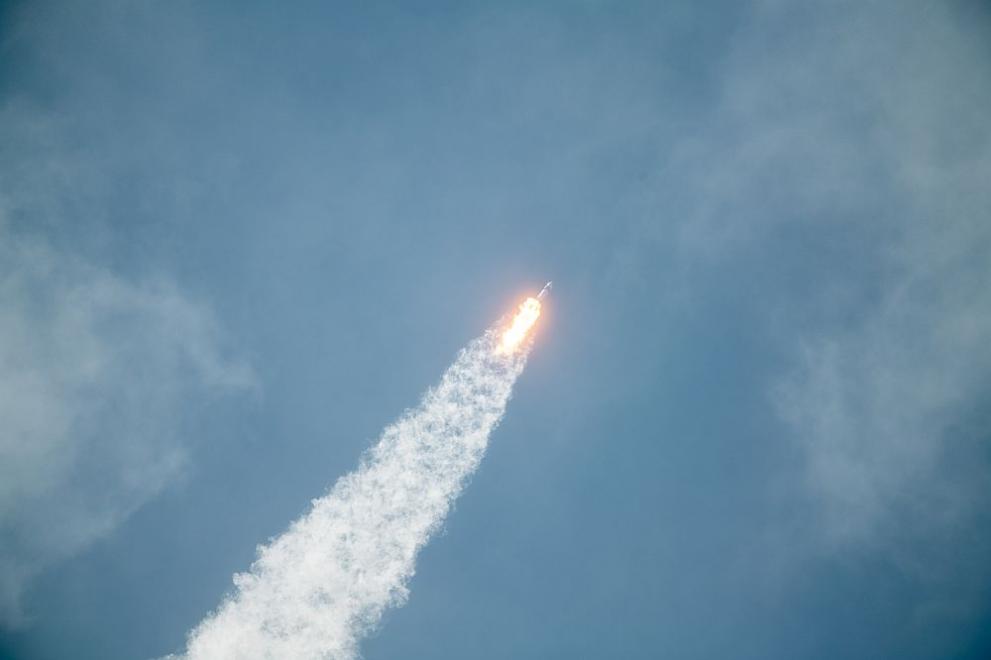 Ракета SpaceX с трима американски астронавти и един руски космонавт