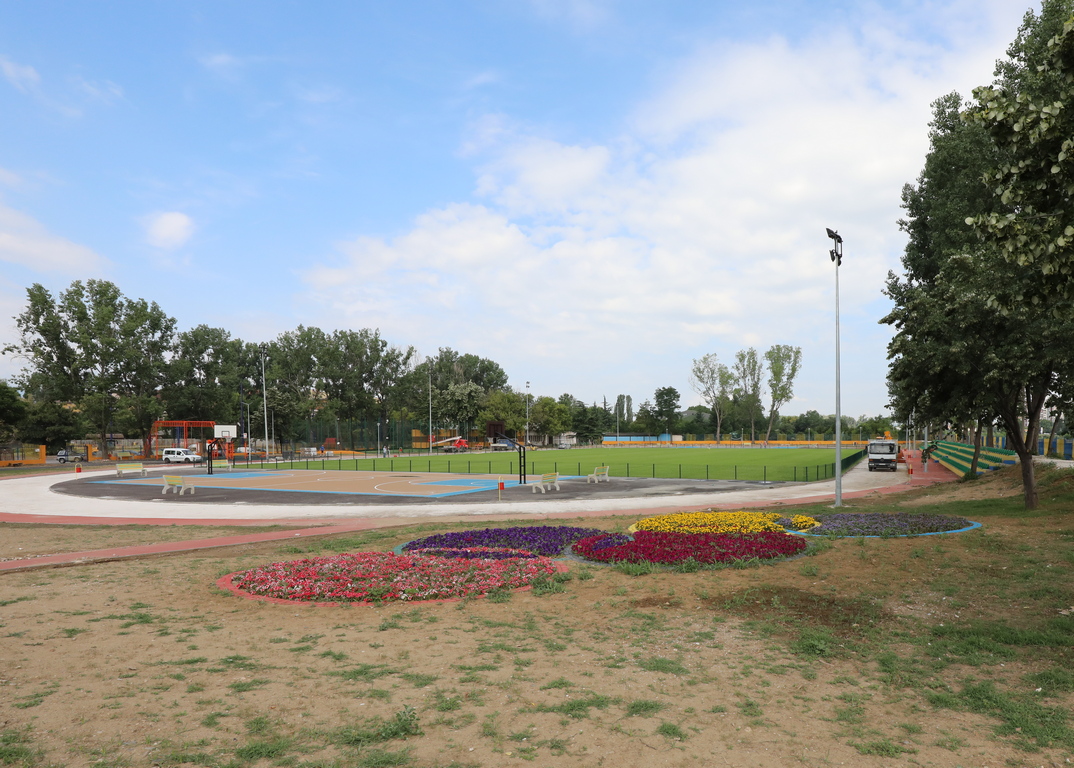 <p>Паркът разполага със спортни игрища, няколко детски площадки, места за тих отдих, кафенета и ресторанти. Цялостната концепция е да бъде общ комплекс за краткотрайна почивка и развлечения на местните жители и гостите на града.</p>