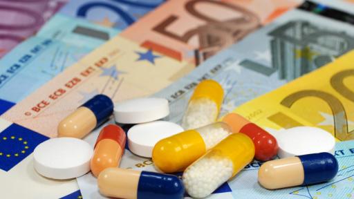  Шестима отиват на съд за данъчни закононарушения със скъпи медикаменти 