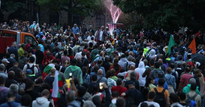 30 ти ден на антиправителствени демонстрации Протестиращи отново започнаха да се събрат в
