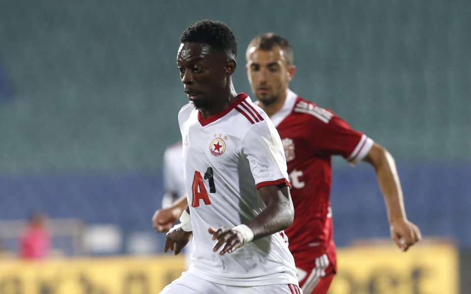 Левият защитник на ЦСКА - Брадли Мазику, даде интервю за