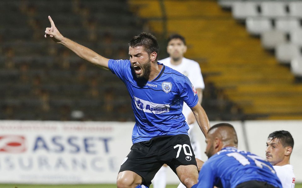 Сериозни кадрови проблеми мъчат Илиан Илиев и Черно море преди