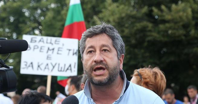 Кирил Радев който е част от протестиращите и зададе публично