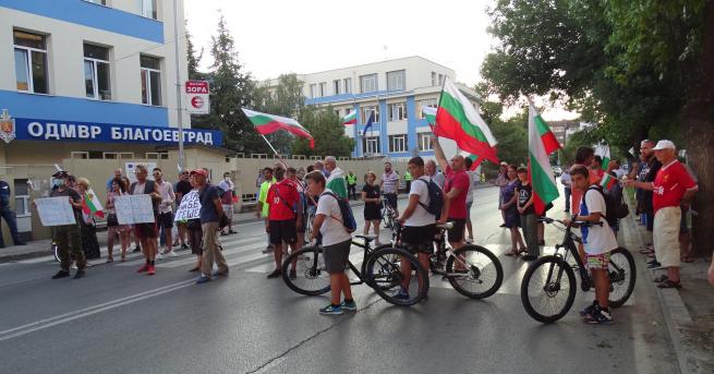 България Защо техника от протестите се прибира на склад в