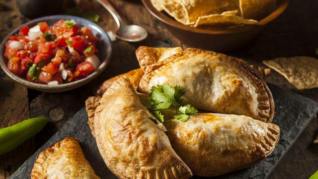 Емпанада – вкусното изкушение на Аржентина (ВИДЕО)