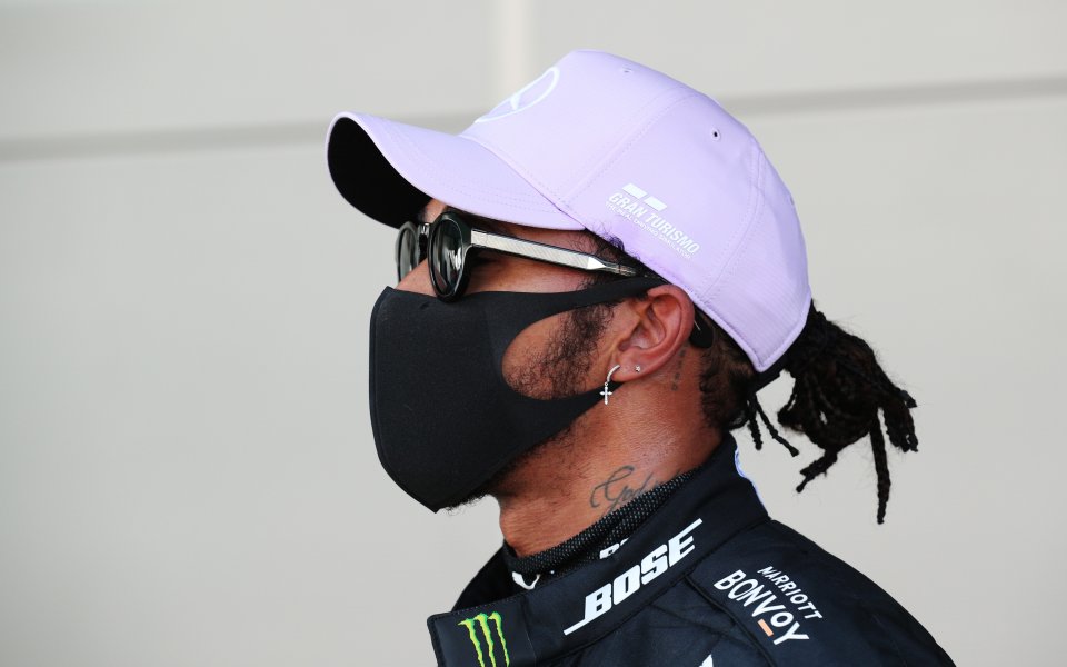 Люис Хамилтън ще стартира първи в Гран при на Барселона,