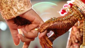 На съвместна сватба в индийско село в щата Мадхя Прадеш