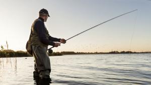 Задържаха 55 годишен мъж ловил риба с ток от Дунав край