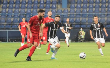 Искра и Локомотив Пловдив играят при резултат 0 0 в 1 ви квалификационен